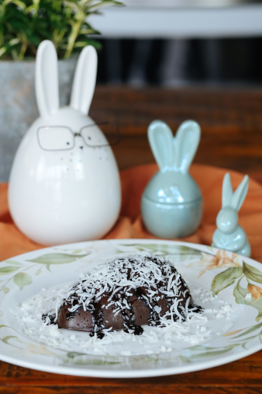 receitas-para-a-pascoa-brigadeirao-vegano Brigadeirão em formato de ovo de Páscoa