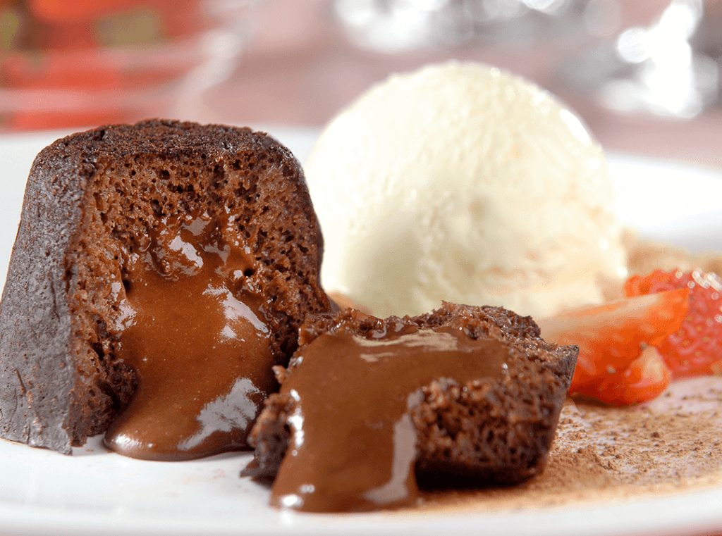 receitas-para-a-pascoa-petit-gateau-sem-lactose Petit gâteau com sorvete