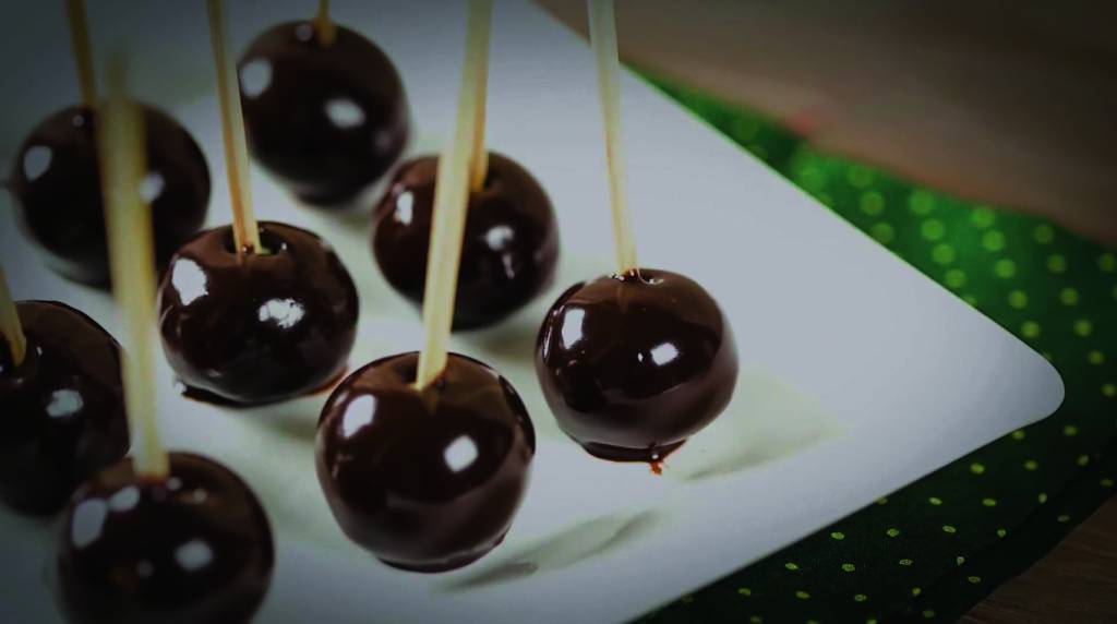 receitas-para-a-pascoa-pirulito-de-bombom Pirulitos de bombom