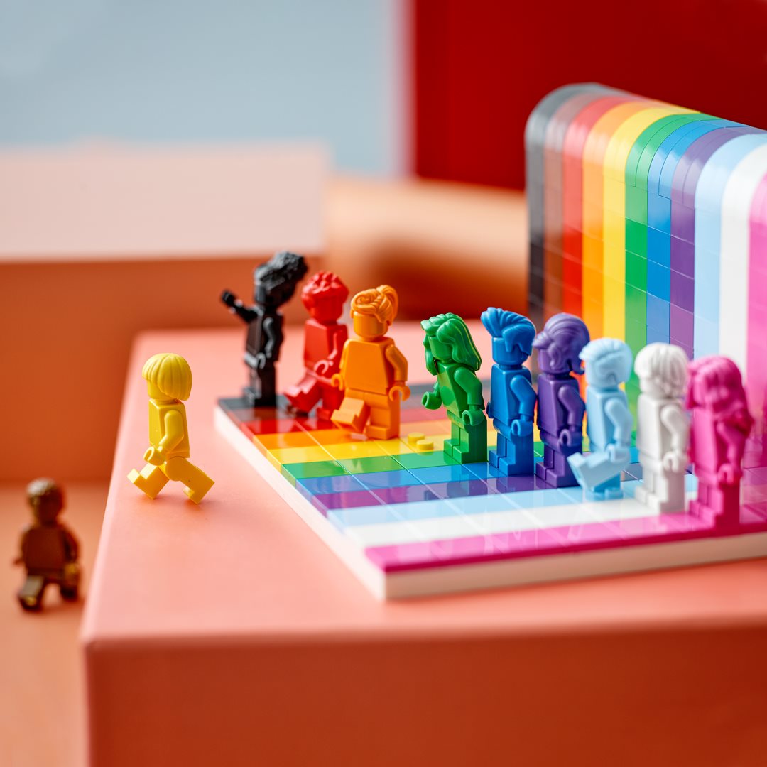 LEGO-lança-linha-de-apoio-a-comunidade-LGBTQIA+