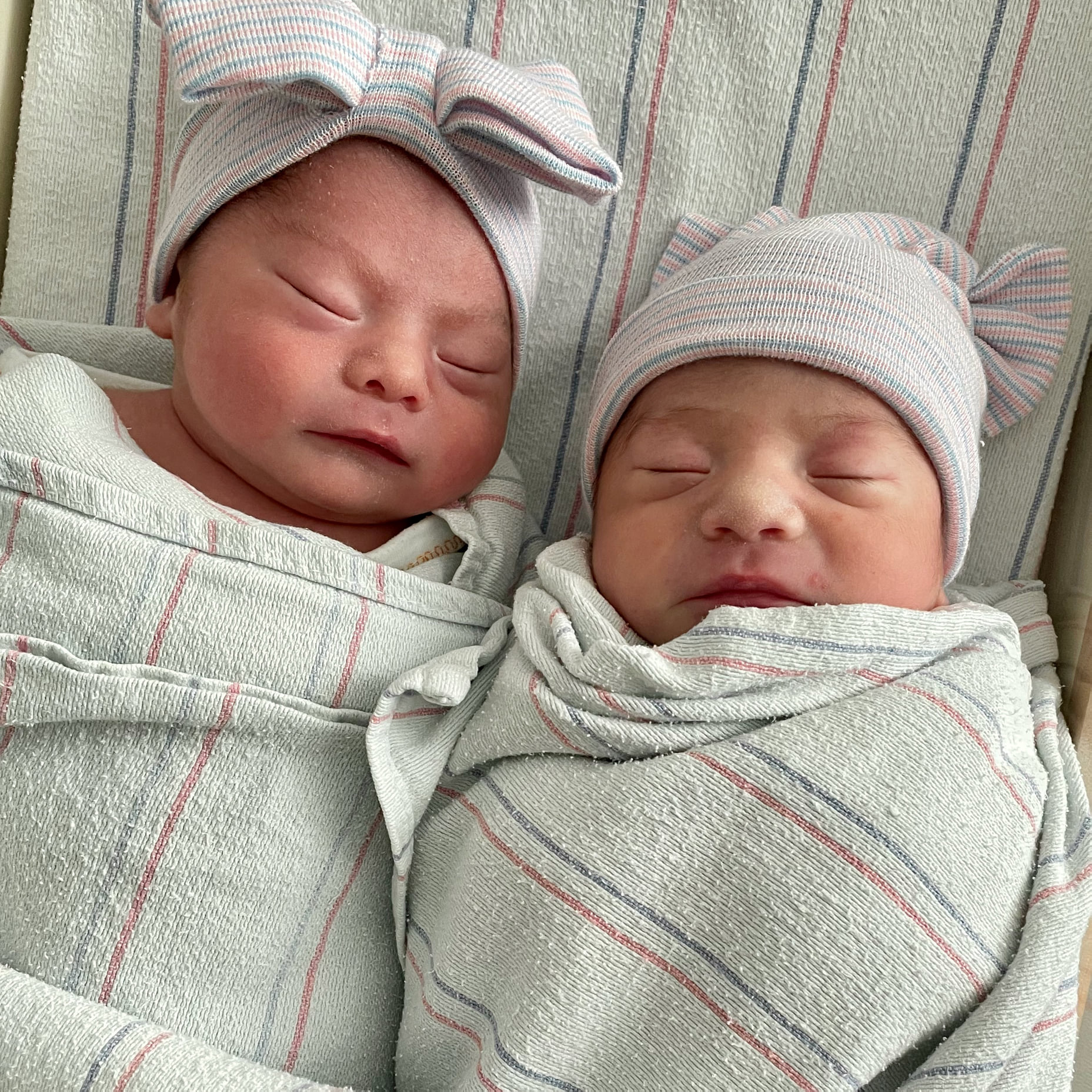 Conheça 6 dicas eficazes para lidar com bebês gêmeos