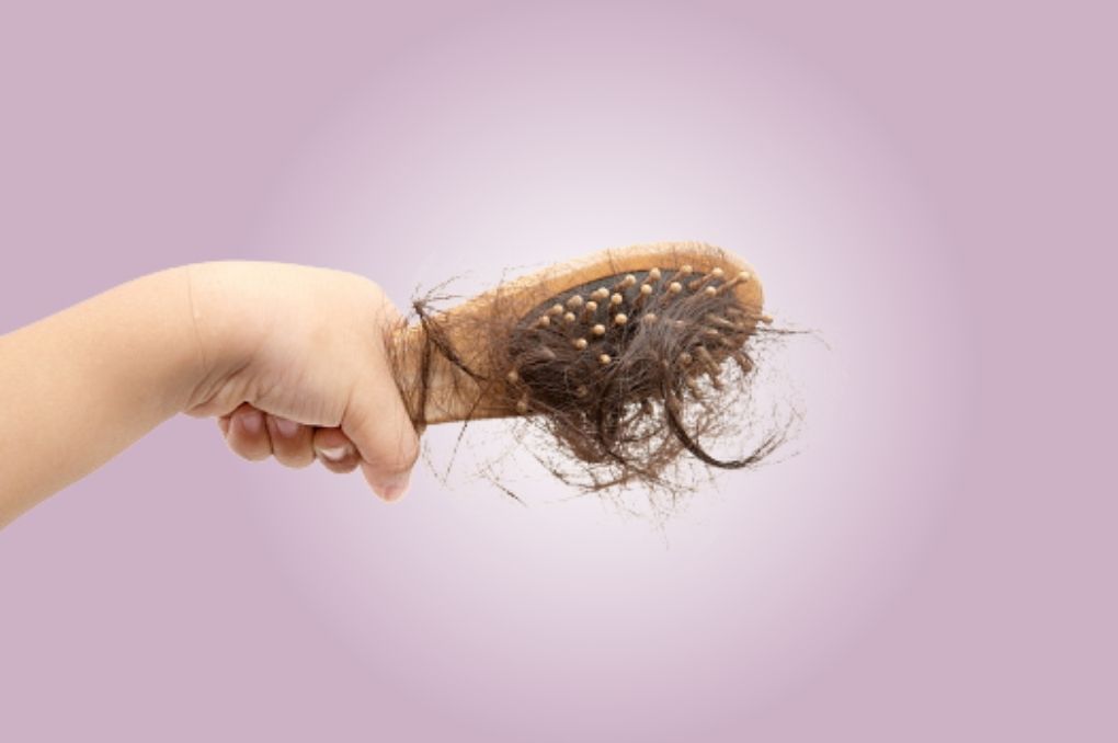 Queda de cabelo pós-parto: Entenda esse furacão