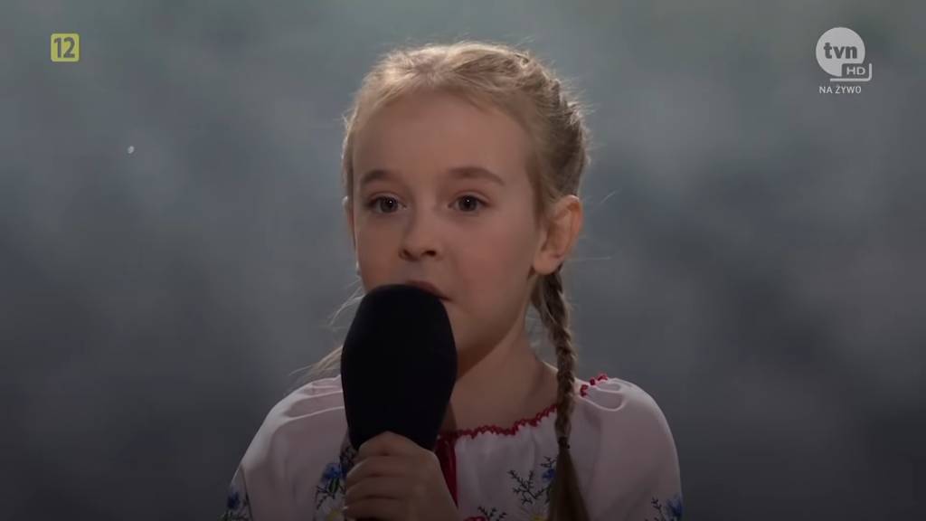 ‘Let it Go’: menina ucraniana que viralizou faz show na Polônia