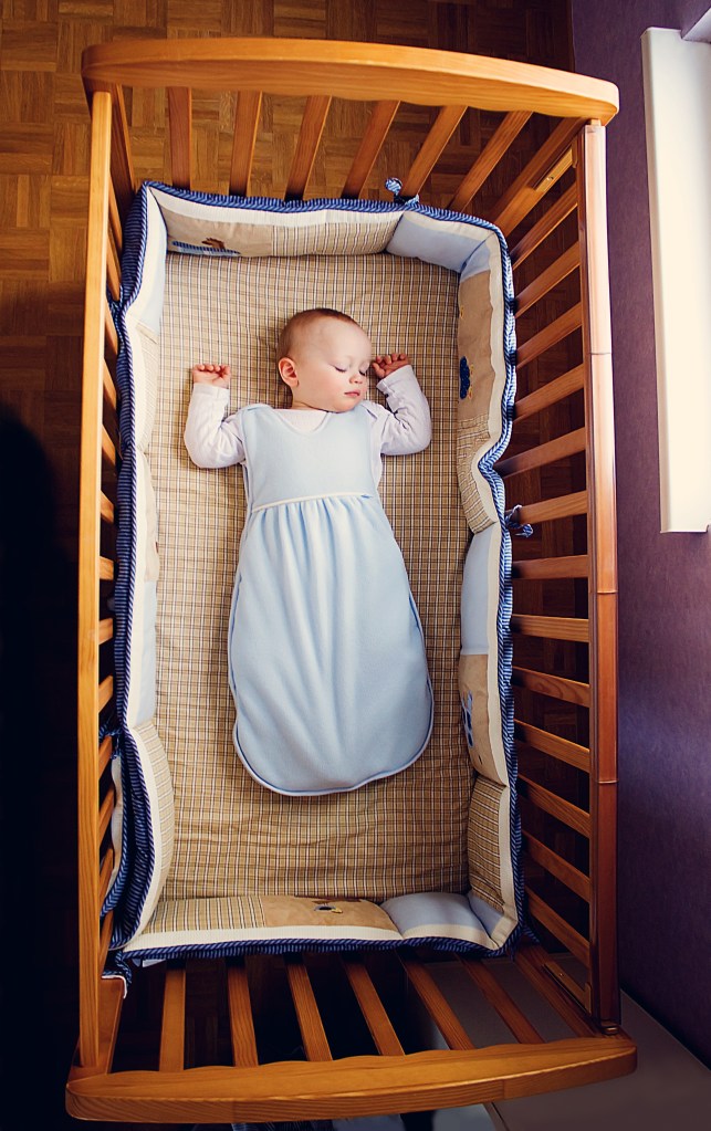 saco-dormir Bebê dormindo em saco de dormir