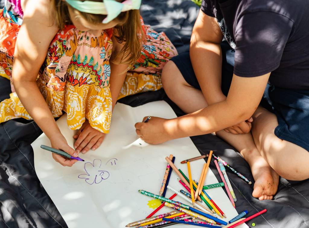 Ideias para estimular as crianças a rabiscar… Longe das paredes!