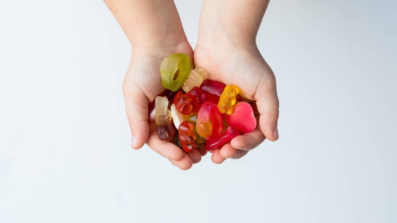 Criança balas e doces obesidade