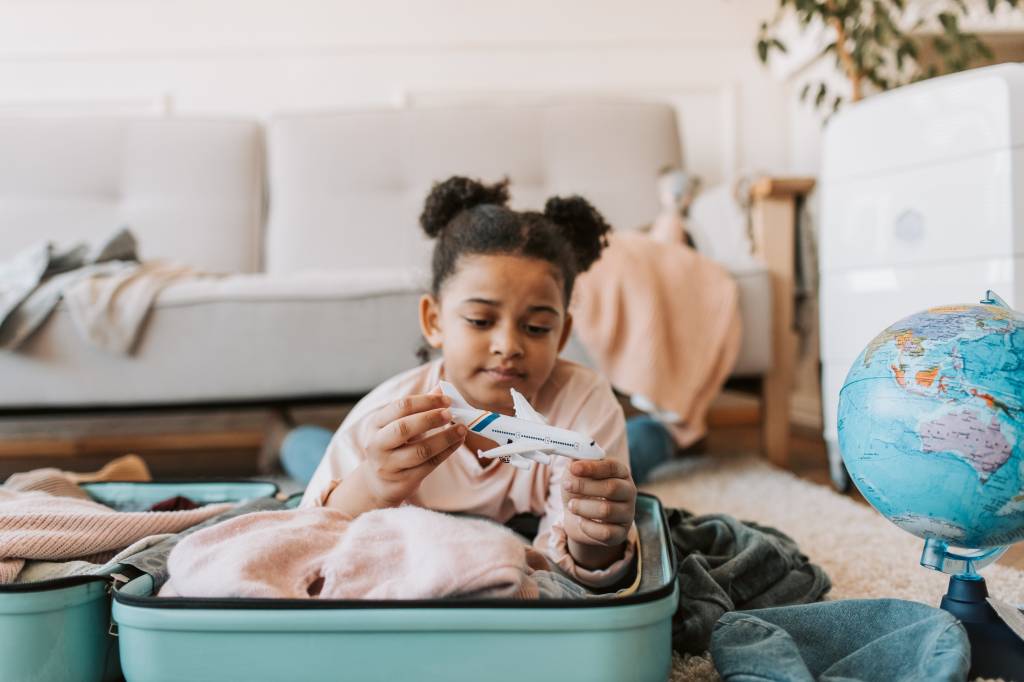 As regras sanitárias da Covid-19 para viajar com crianças ao exterior