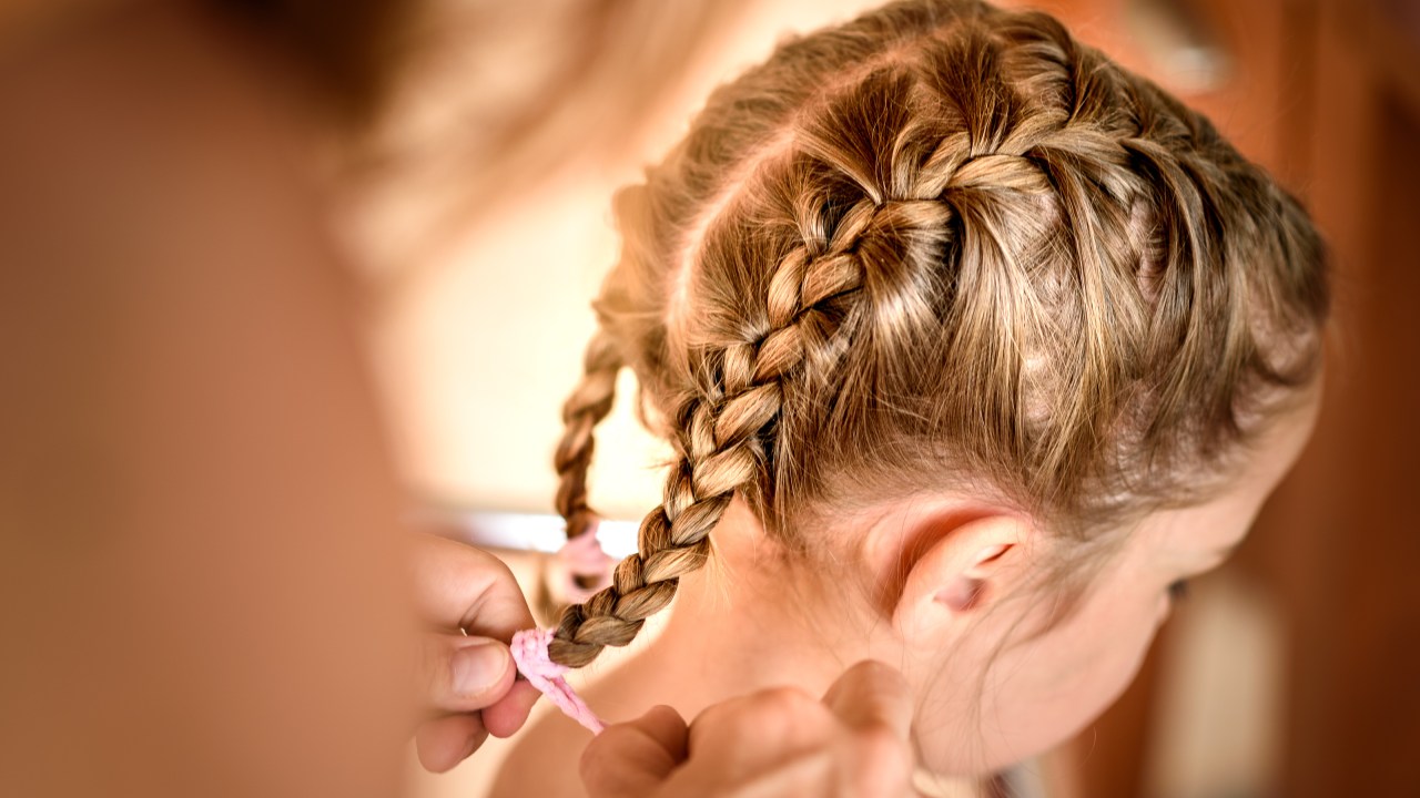 17 ideias de penteado com trança para fazer nas crianças | Bebe.com.br