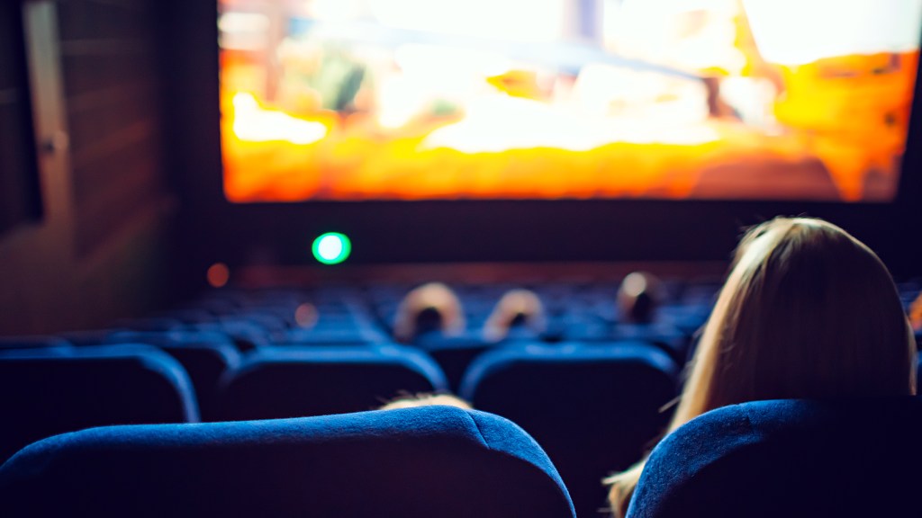 Projeto que exige adaptação dos cinemas para crianças autistas é aprovado