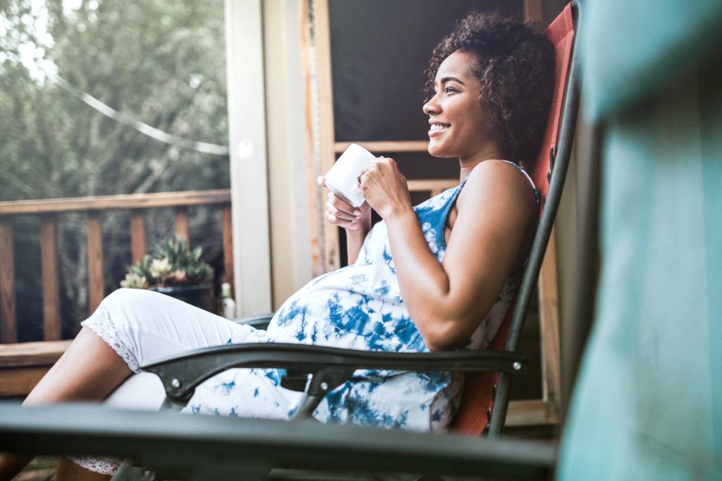 7 receitas de chás e sucos relaxantes para grávidas