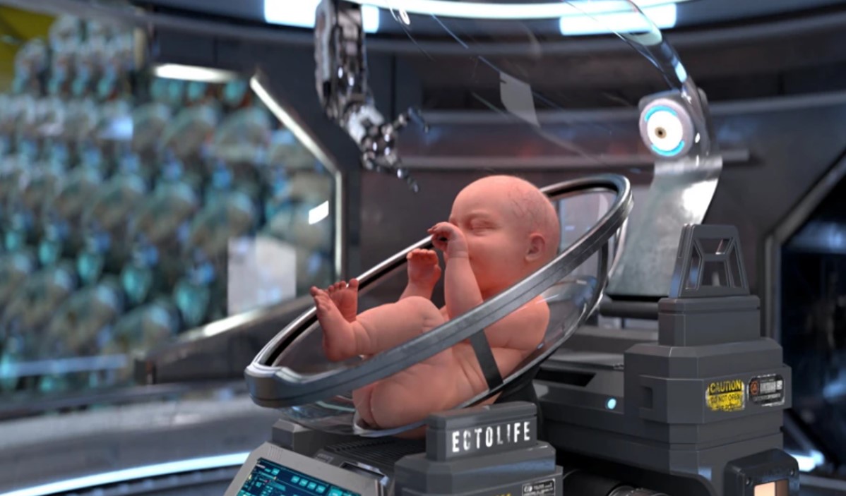 Na imagem, de computação gráfica, um bebê dentro de uma cápsula transparente que imita um útero. A cápsula está aberta e o bebê, de pele branca, já está completamente desenvolvido.
