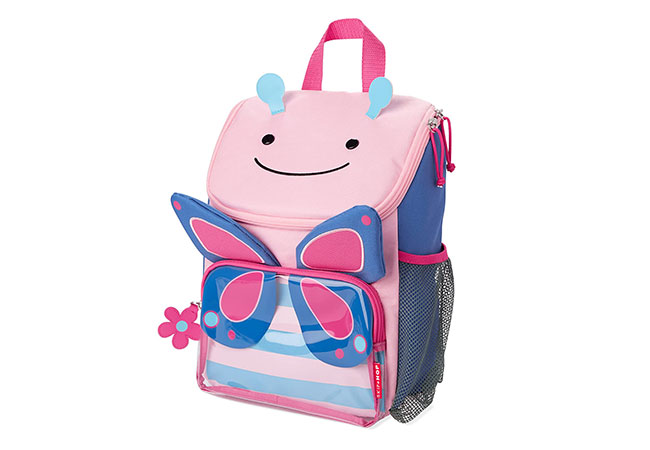 mochila rosa e azul com detalhe em alto relevo na frente que imita as asas de uma borboleta