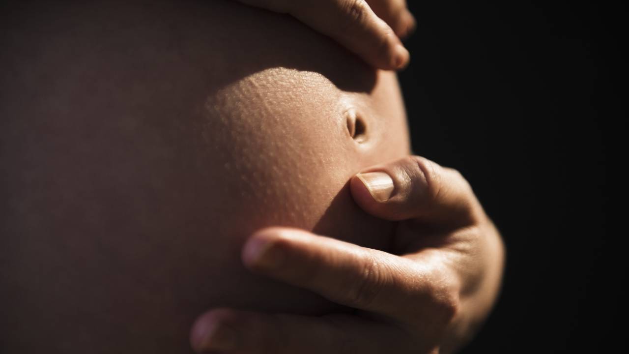 Dermatologistas revelam os perigos da descoloração de pelos na gravidez!