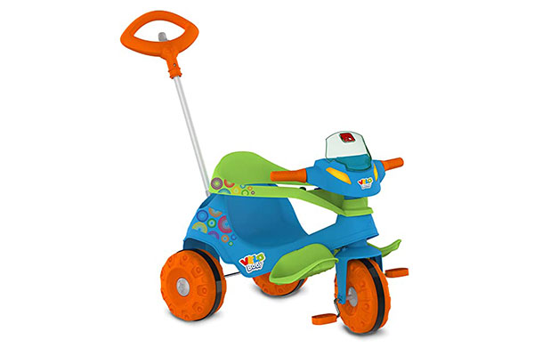triciclo infantil azul com rodas e detalhes em laranja e banco verde