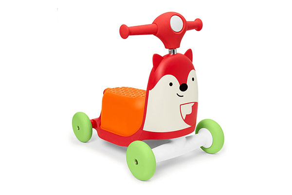 triciclo infantil com a parte da frente em formato de raposa