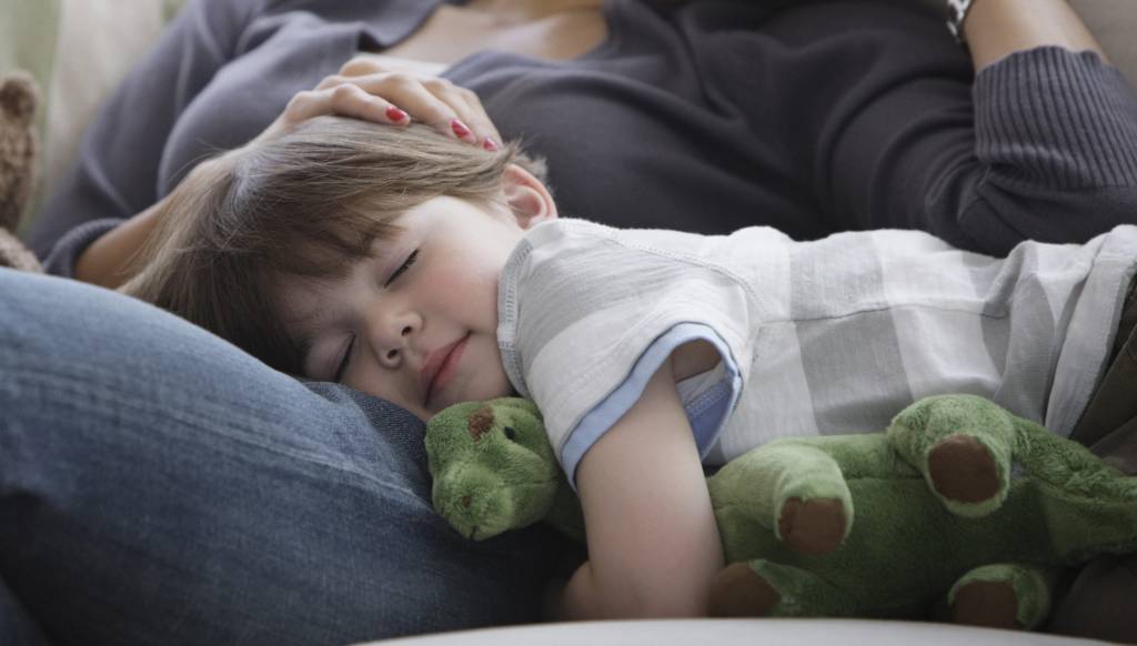 Aprenda um ritual relaxante para acalmar a criança no fim do dia
