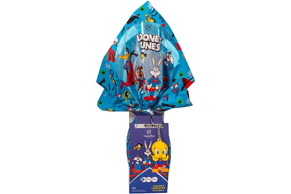 ovo de Páscoa infantil com embalagem azul e estampas de personagens como Piu Piu e Pernalonga