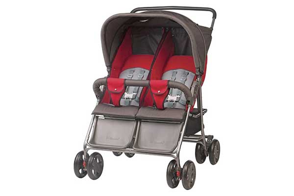 carrinho de bebê com assento duplo e quatro rodas
