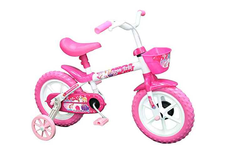 Bicicleta infantil rosa e branca com rodinhas. Tem adesivos de unicórnio e princesa.