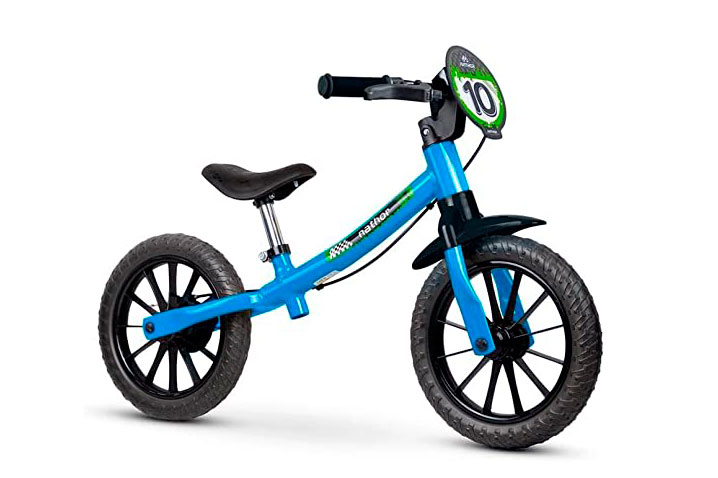 Bicicleta infantil azul e preta sem pedal