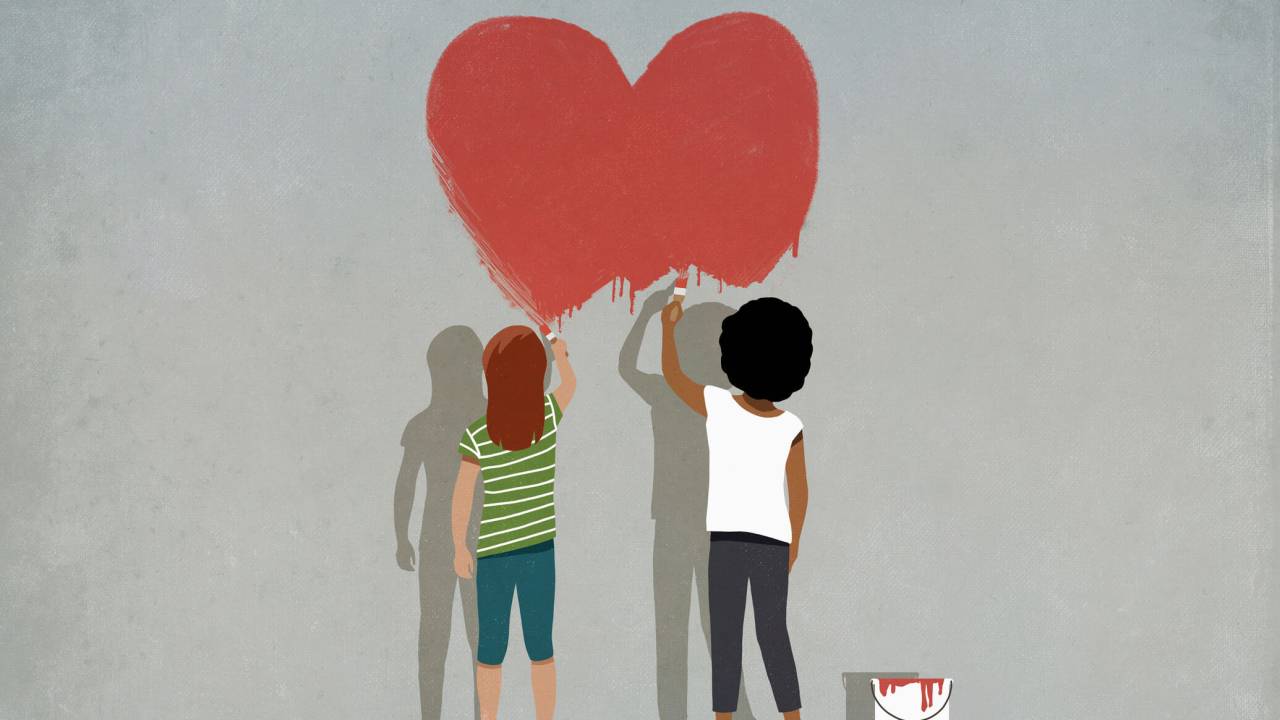 Ilustração de duas crianças de costas pintando um coração vermelho na parede.