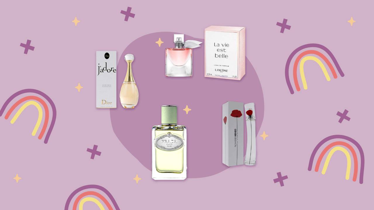 caixas e frascos de perfumes dispostos em um fundo colorido