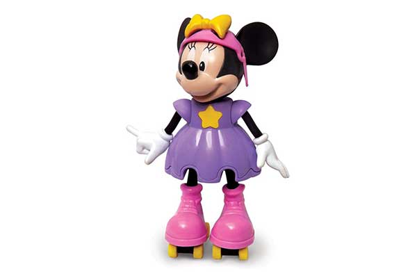 Boneca da personagem Minnie com patins nos pés