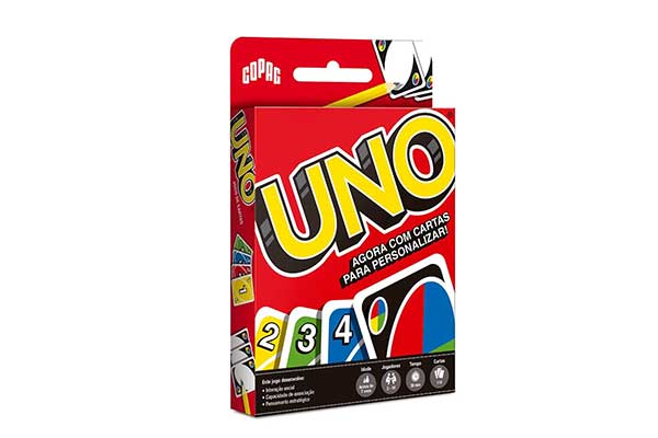 Uno-Copag caixa de papelão vermelha do jogo Uno. Na parte de baixo, há ilustrações de cartas numeradas e coloridas