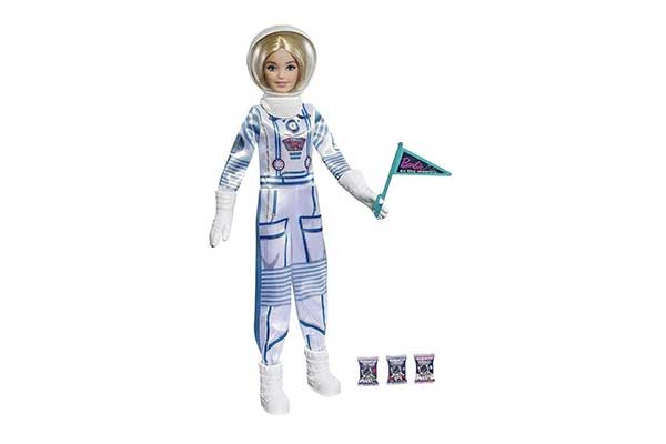boneca Barbie vestida como uma astronauta: de macacão e acessório na cabeça