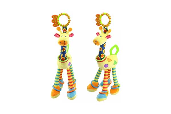 girafa de pelúcia com aros plásticos para o bebê morder