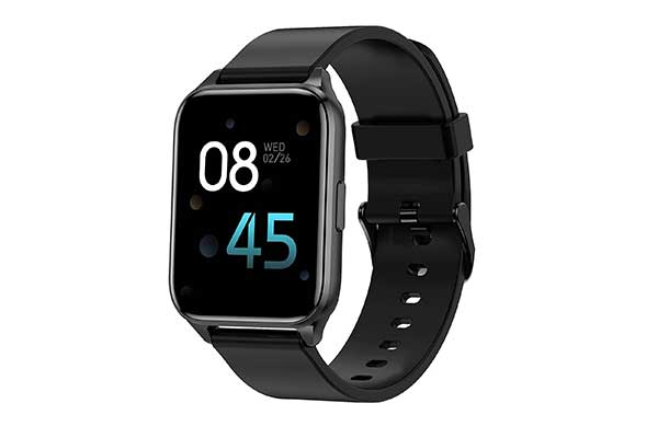 Smartwatch com tela retangular vertical marcando a hora digitalmente