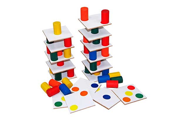 tabuleiro colorido e quadrado do jogo Banco Imobiliário Júnior