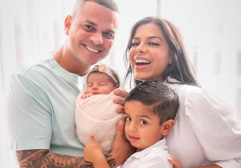 Evelyn Regly: “Quero voltar ao meu corpo, mas a prioridade é amamentar”