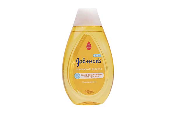 shampoo em embalagem transparente semelhante a uma gota. Dentro dela, há um líquido amarelo