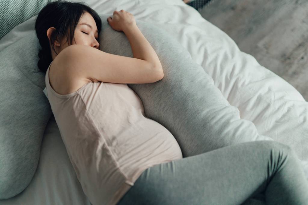 Dormir na gravidez: dicas para encontrar a melhor posição, conforto e segurança