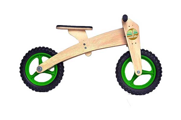 bicicleta infantil feita em madeira