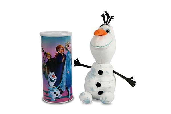 de um lado, um latinha. De outro, uma pelúcia de Olaf, boneco de neve de Frozen