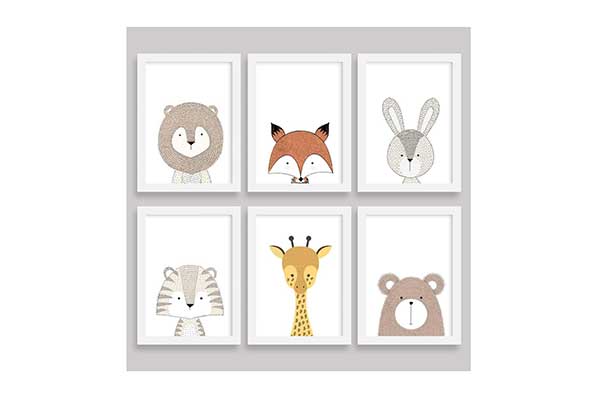Kit de quadros infantis enfileirados, três em cima e três embaixo. Cada um tem a ilustração de um animal: leão, raposa e coelho em cima; tigre, girafa e urso embaixo.
