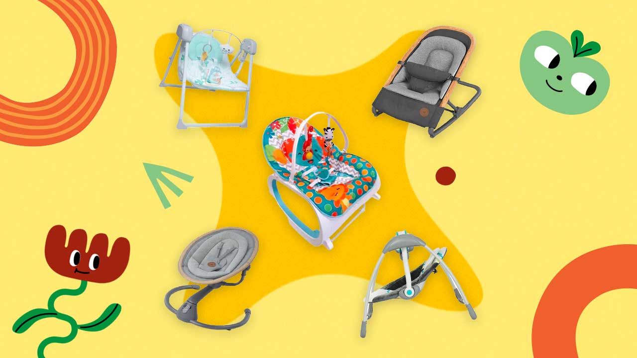 cadeiras de balanço infantis dispostas em um fundo colorido