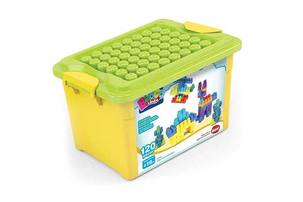 caixa plástica e colorida com a tampa em formato de vários blocos de montar reunidos