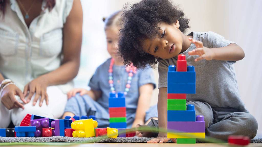 7 kits de blocos de montar que estimulam a coordenação motora das crianças