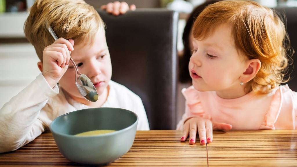 Os malefícios dos “testes inofensivos” com crianças nas redes sociais