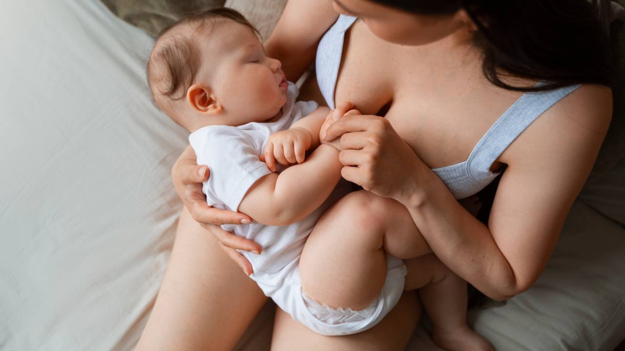 bebe-mae-colo-freepik
