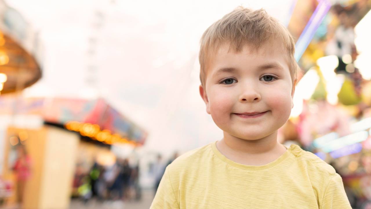 bebe-parque-diversoes-freepik