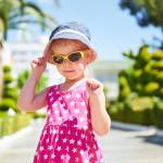 Bebês podem usar protetor solar? Como proteger os pequenos do sol