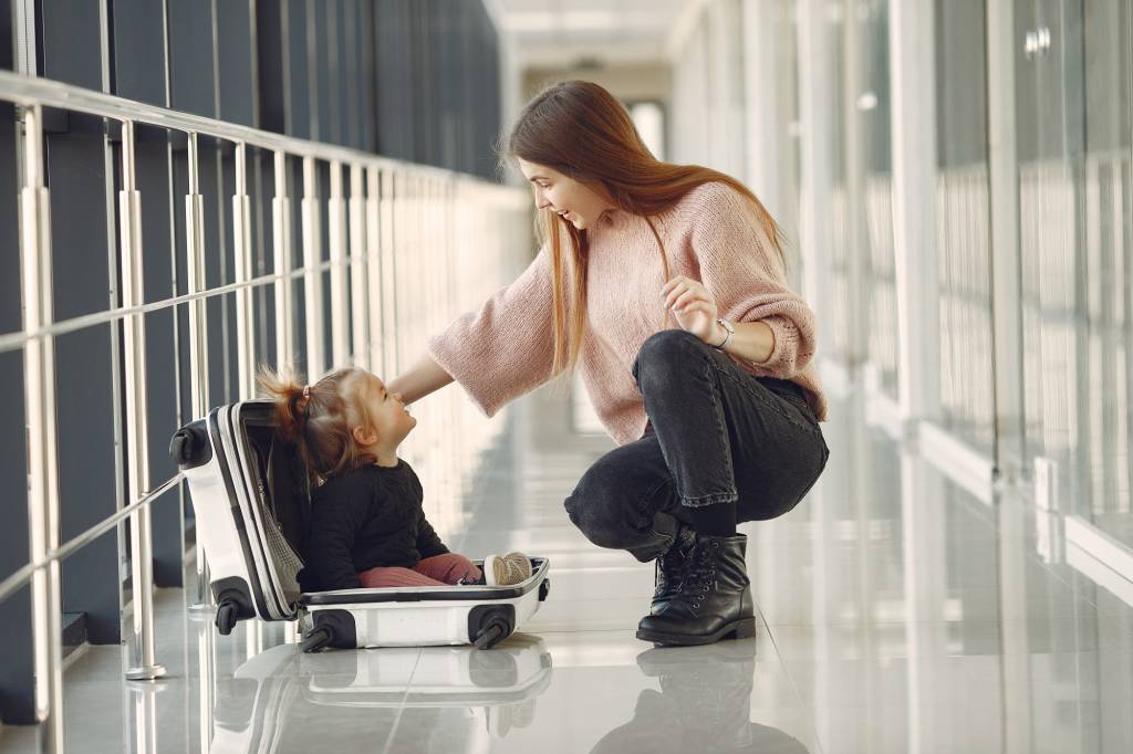 Viagem de avião com um bebê: dicas e precauções