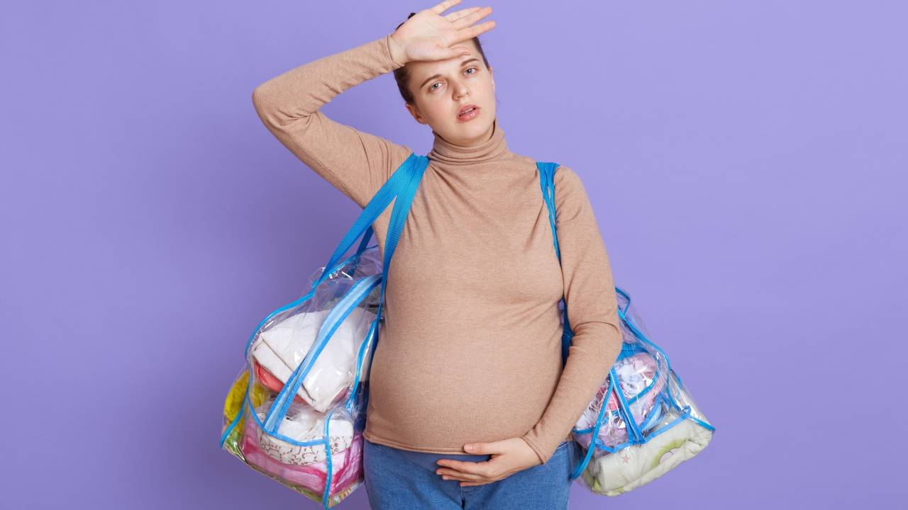 mulher-gravida-bolsas_user18526052_Freepik