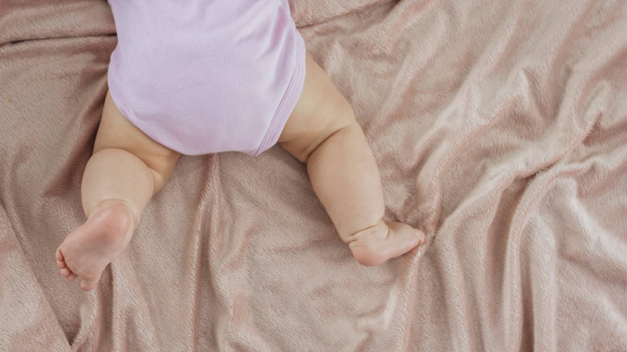 quadril pernas bebe