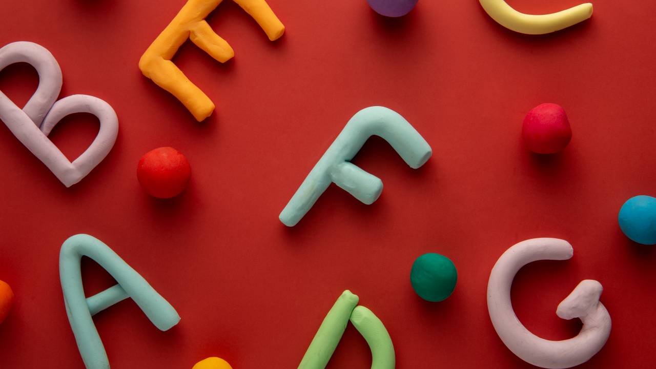 Letras de massinha