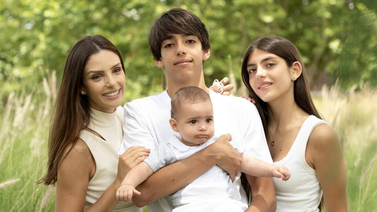 Caroline Celico e filhos